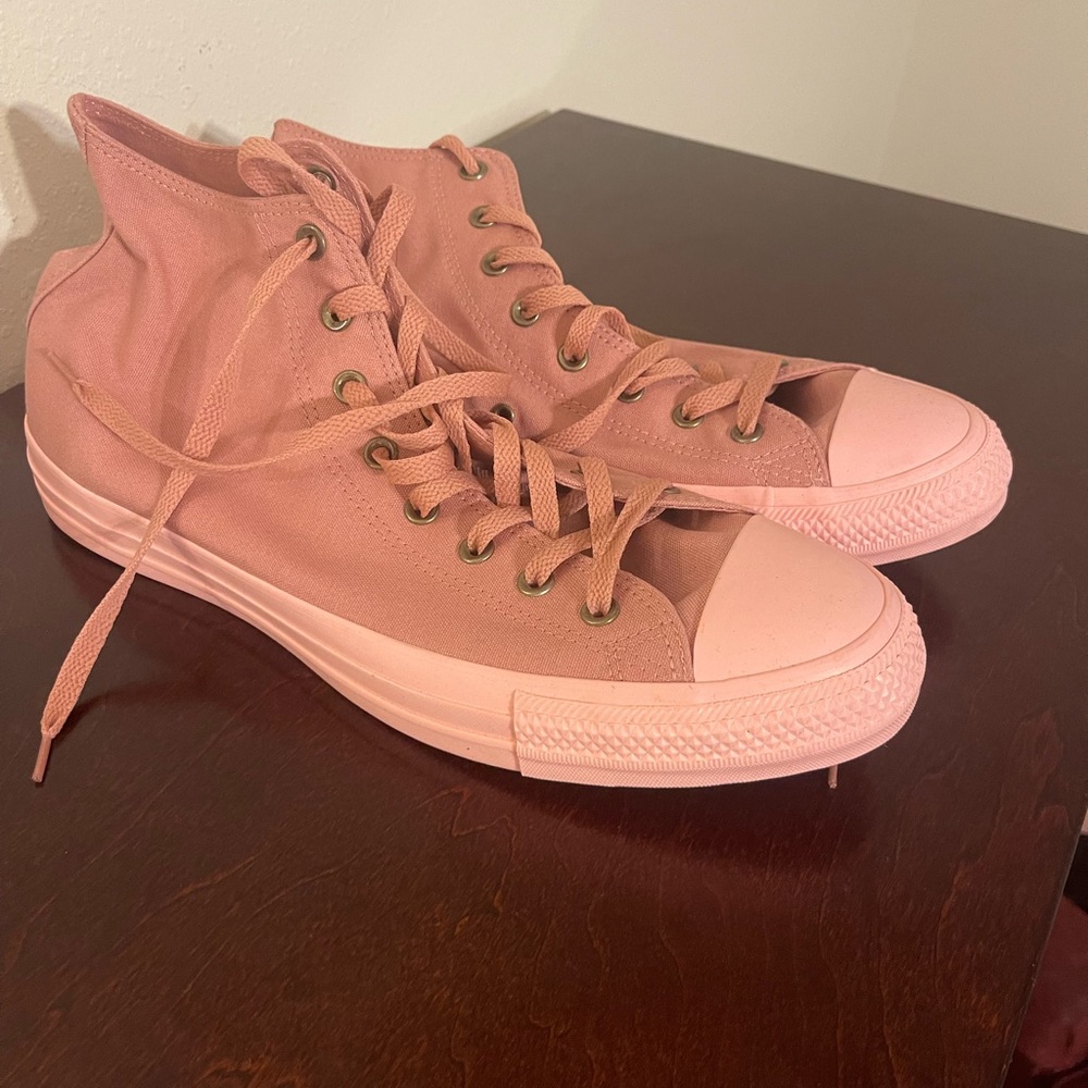 Men’s Rust Pink Converse Allstars high top.